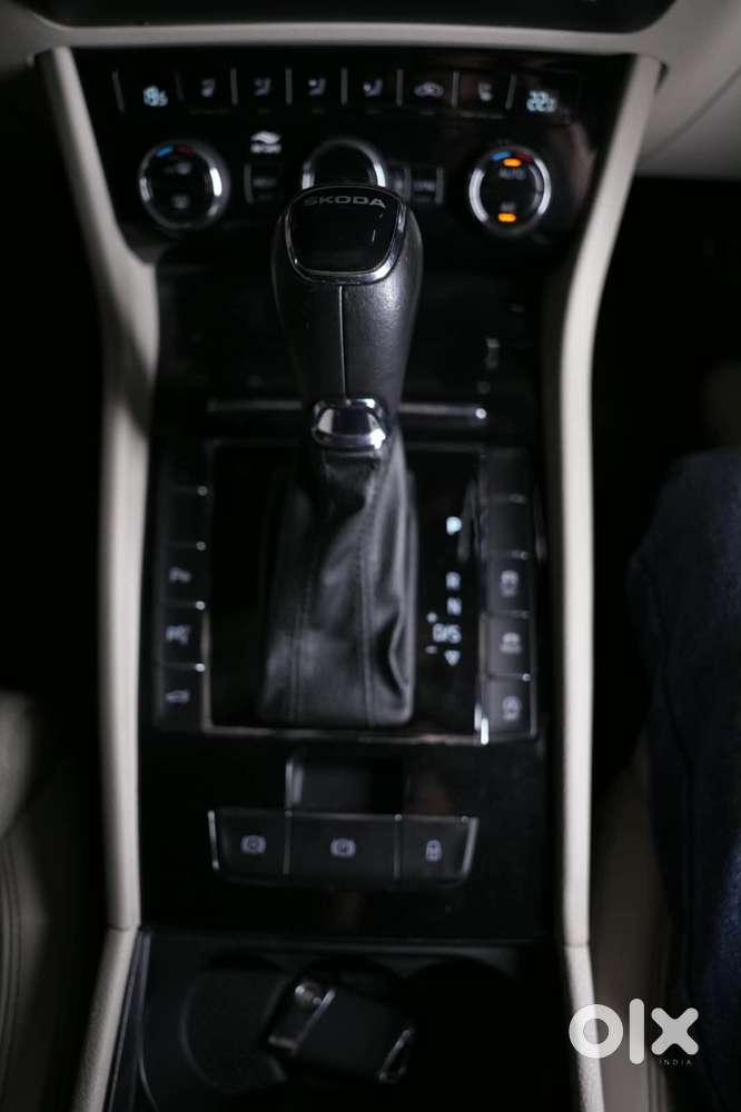 Skoda Superb 2.0 Tsi At L&k, 2024, Petrol