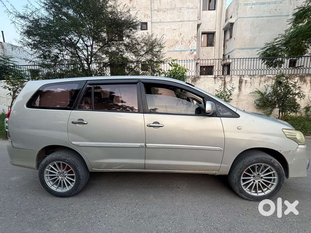 Toyota Innova 2.5 G (diesel) 8 Seater, 2012, Diesel