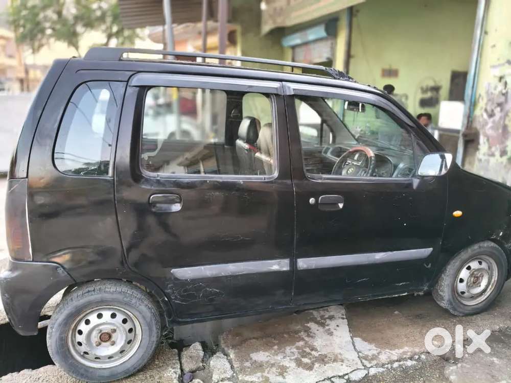 A Car Is Good Condition Paper Complete Ha Charo Tyre Bhadya Hai