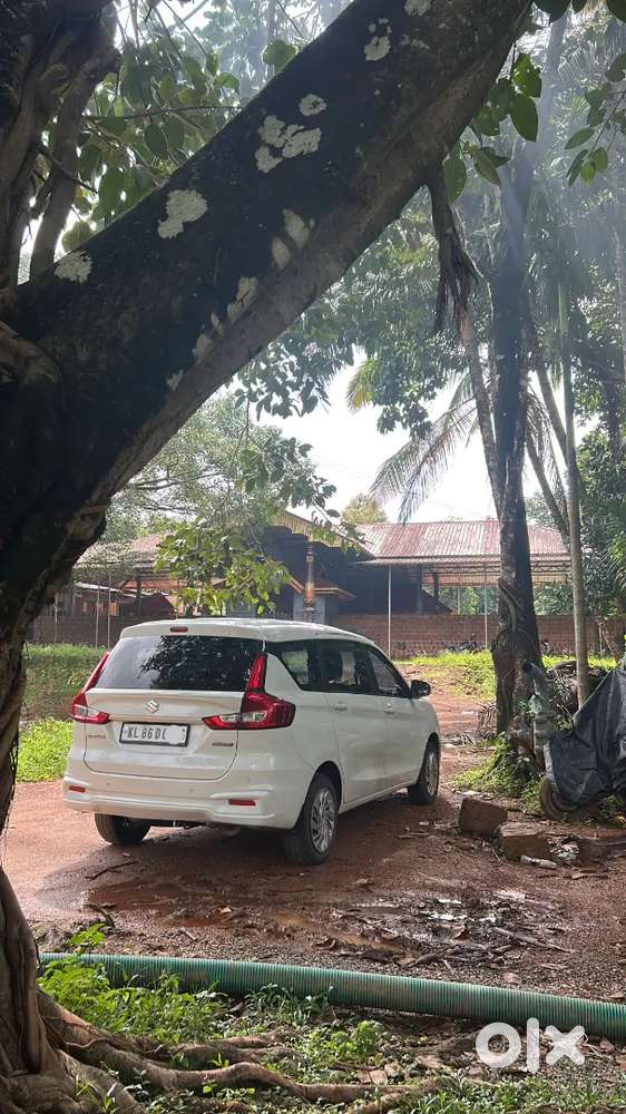 Maruti Suzuki Ertiga 2024 Petrol 33000 Km Driven No Claim