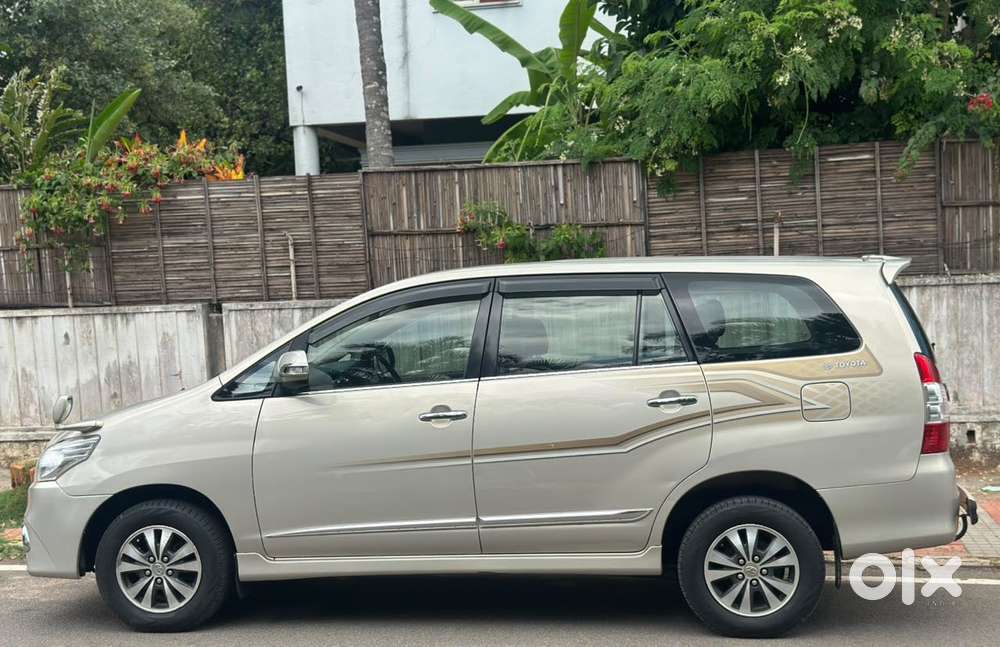 Toyota Innova 2.5 Z Diesel 7 Seater Bs Iv, 2015, Diesel