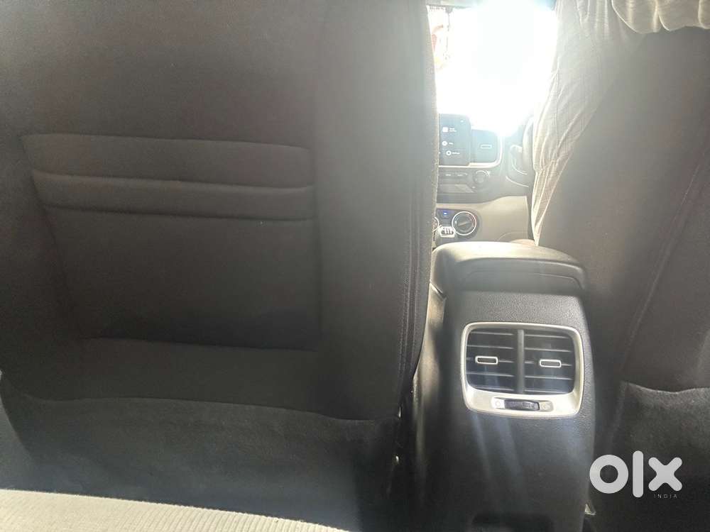 Hyundai Venue Petrol 2025
