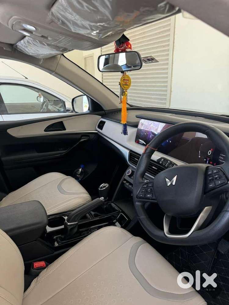 Mahindra Xuv700 2024 Petrol Well Maintained