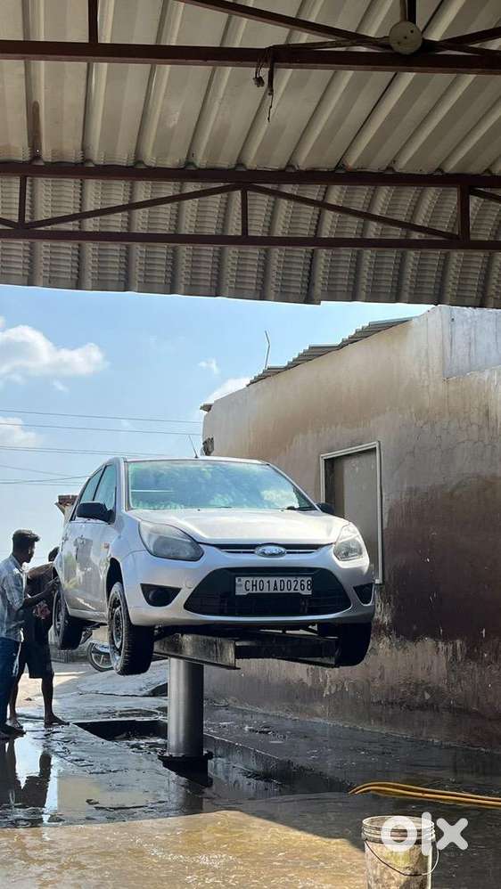 Ford Figo 2010 Petrol 90000 Km Driven