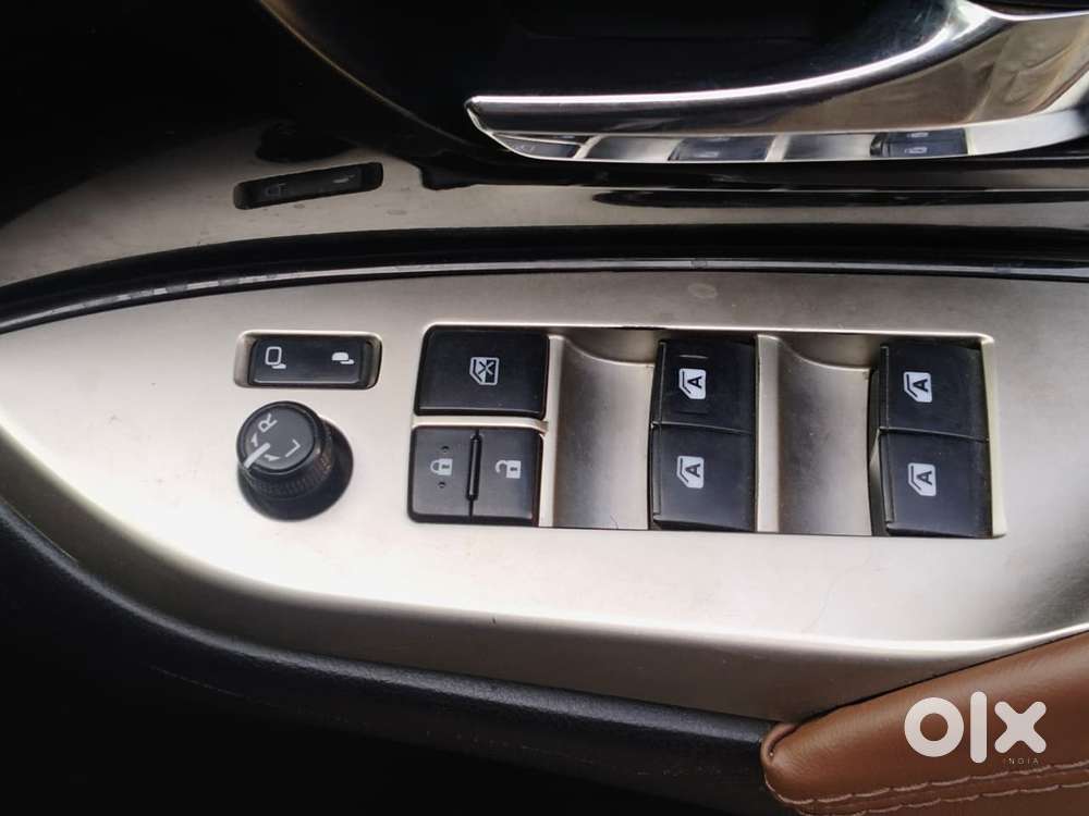 Toyota Innova Crysta 2.8z Automatic, 2016, Diesel