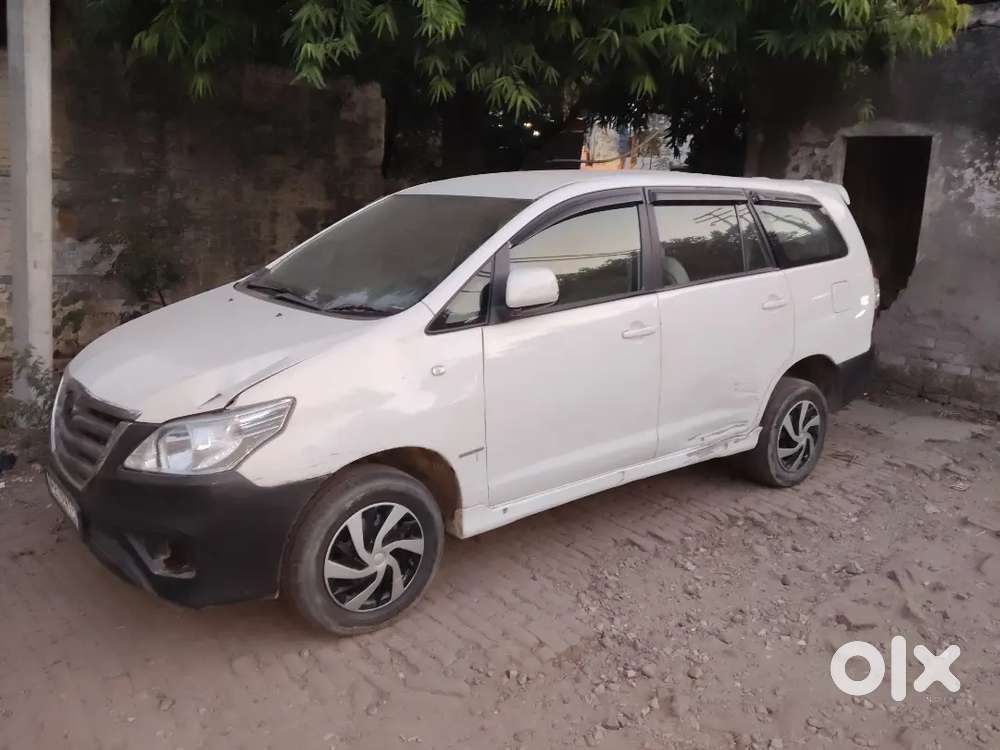 Toyota Innova 2013 Diesel 195000 Km Driven