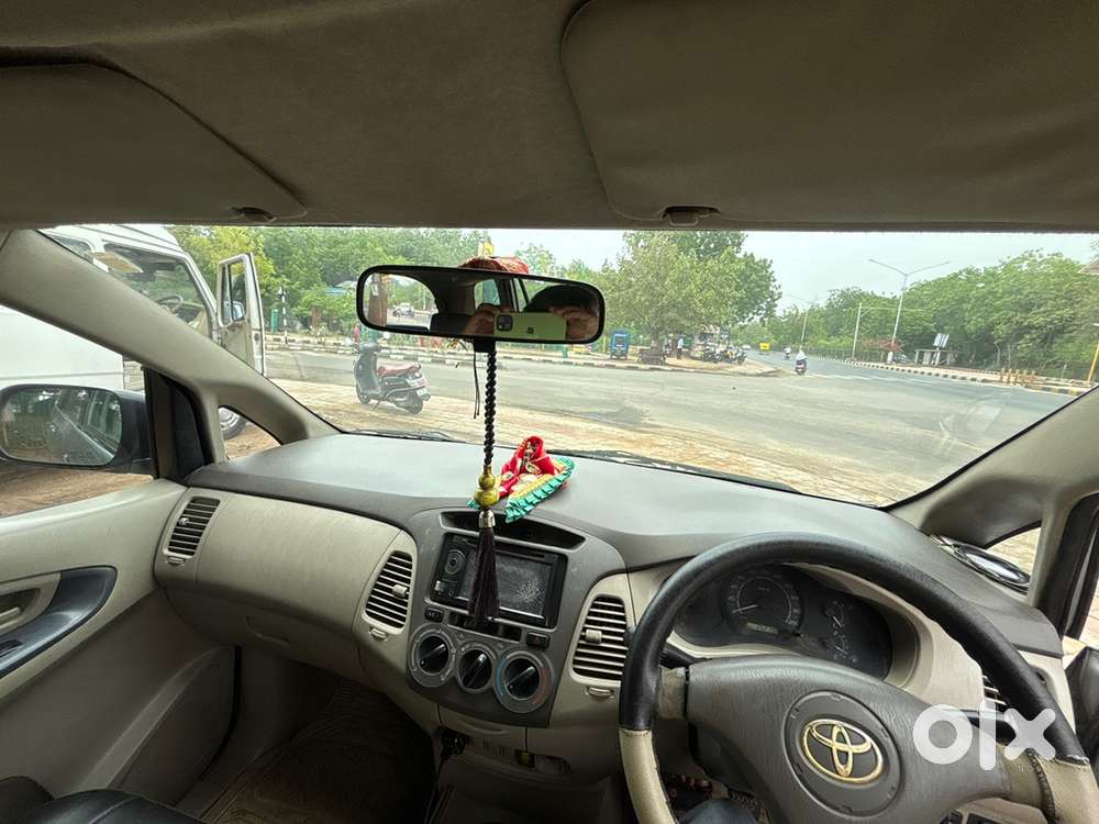 Toyota Innova 2010