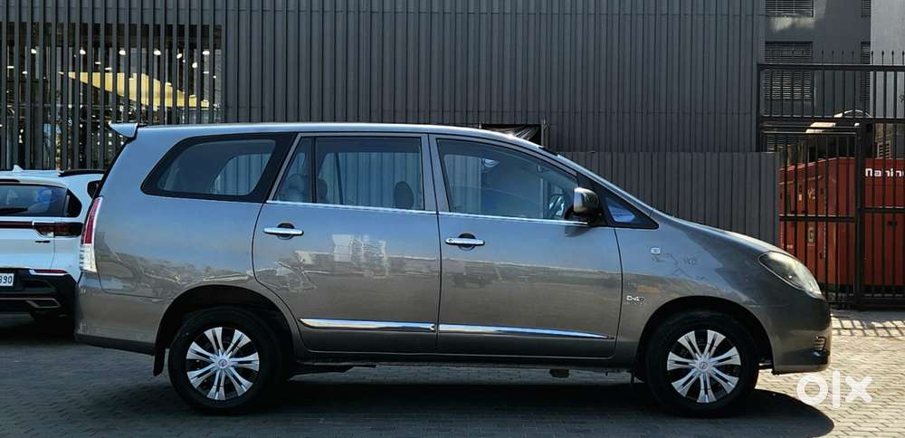 Toyota Innova 2.5 G (diesel) 8 Seater, 2011, Diesel