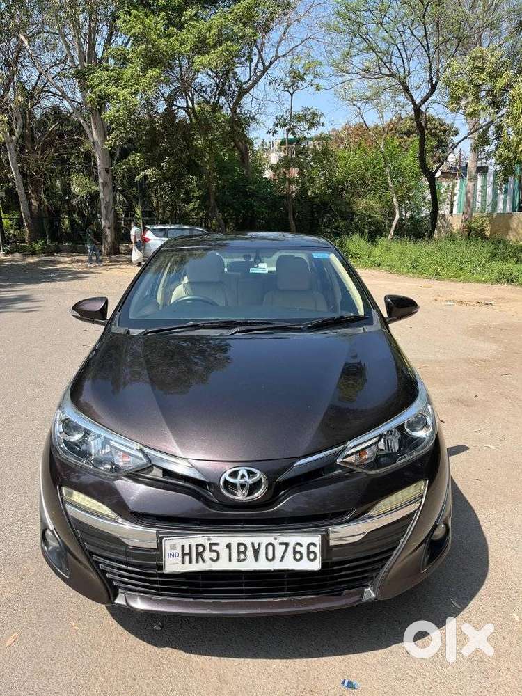 Toyota Yaris V Cvt, 2019, Petrol