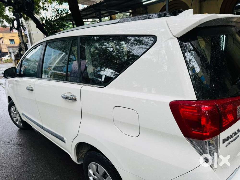 Toyota Innova Crysta 2025 Diesel 4000 Km Driven