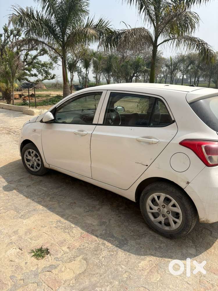 Hyundai Grand I10 2017 Petrol 70000 Km Driven
