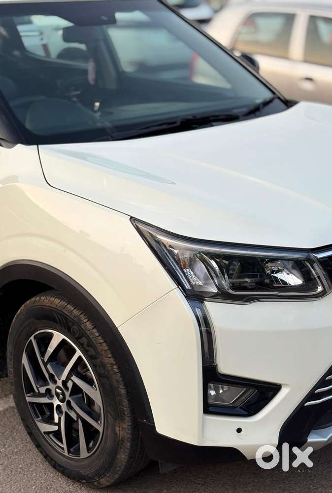Mahindra Tuv 300 T8, 2022, Petrol