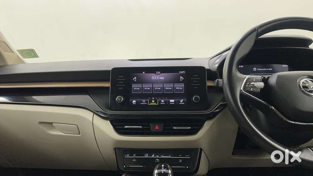 Skoda Slavia Style 1.0l Tsi At, 2022, Petrol