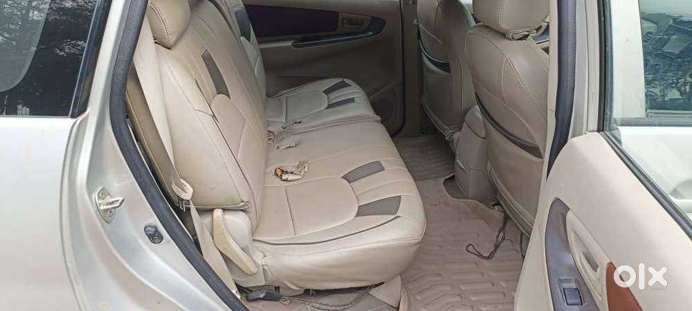 Toyota Innova 2.5 G (diesel) 8 Seater, 2011, Diesel