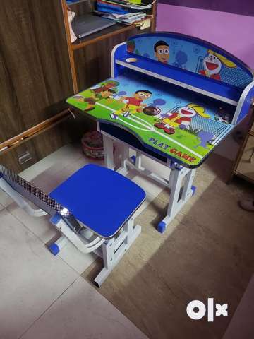 Kids study table clearance olx