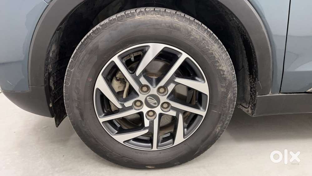 Mahindra Xuv300 1.2 W8 (o) Amt Petrol, 2022, Petrol