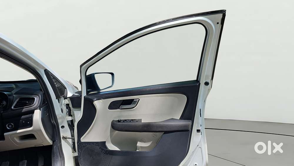 Tata Altroz Xz, 2022, Petrol