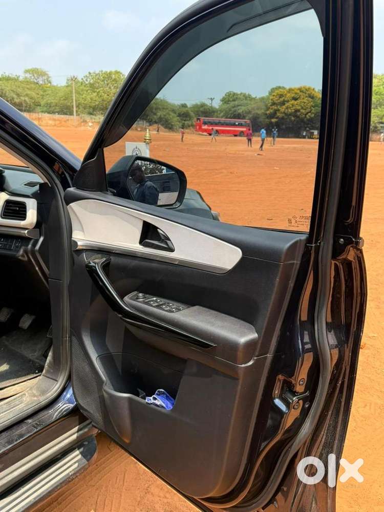 Mahindra Xuv700 2024 Diesel Well Maintained