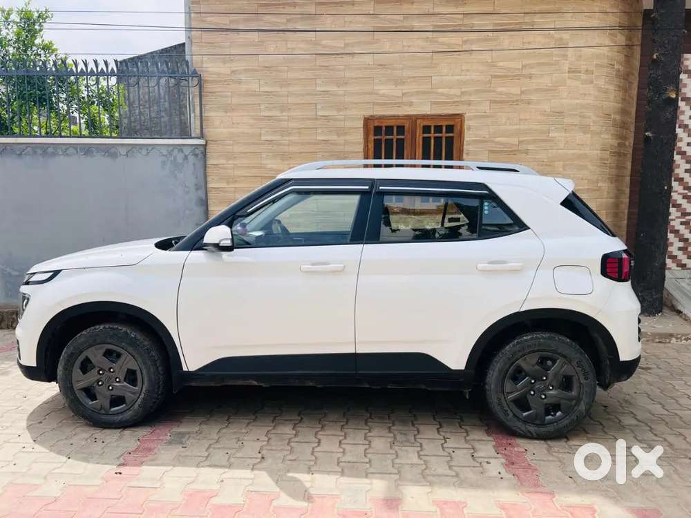 Hyundai Venue 2024 Petrol Good Condition