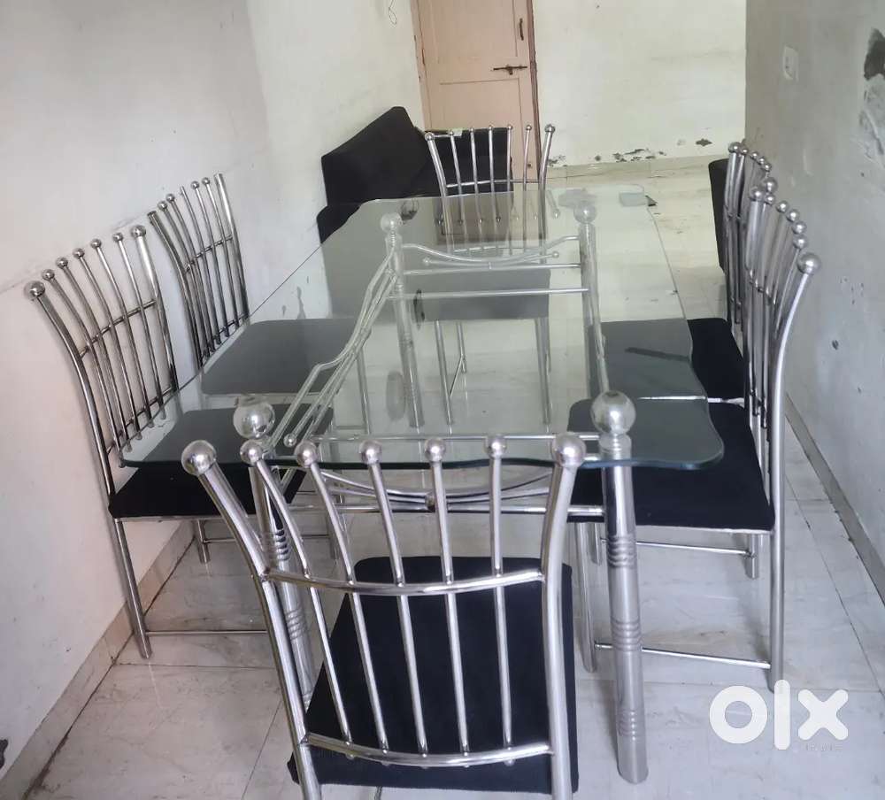 6 Seater  Dining Table Good Condition