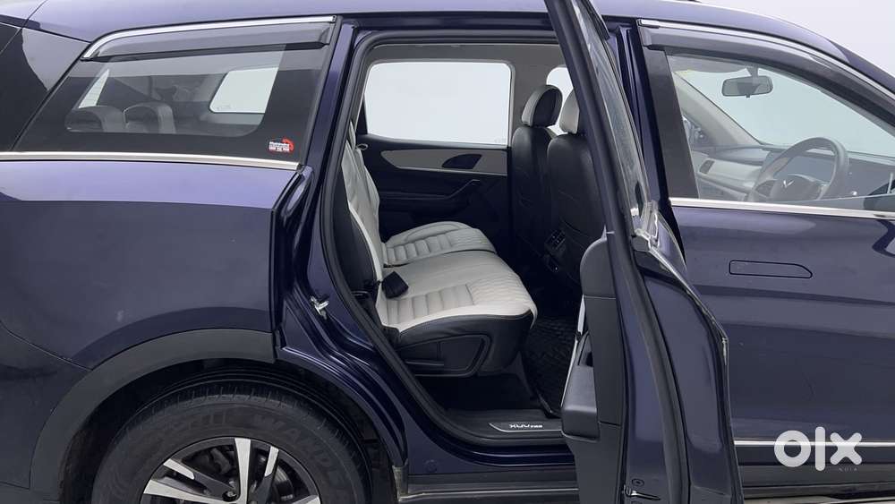 Mahindra Xuv700 2.2 Ax 5 Diesel At 7 Str, 2022, Diesel