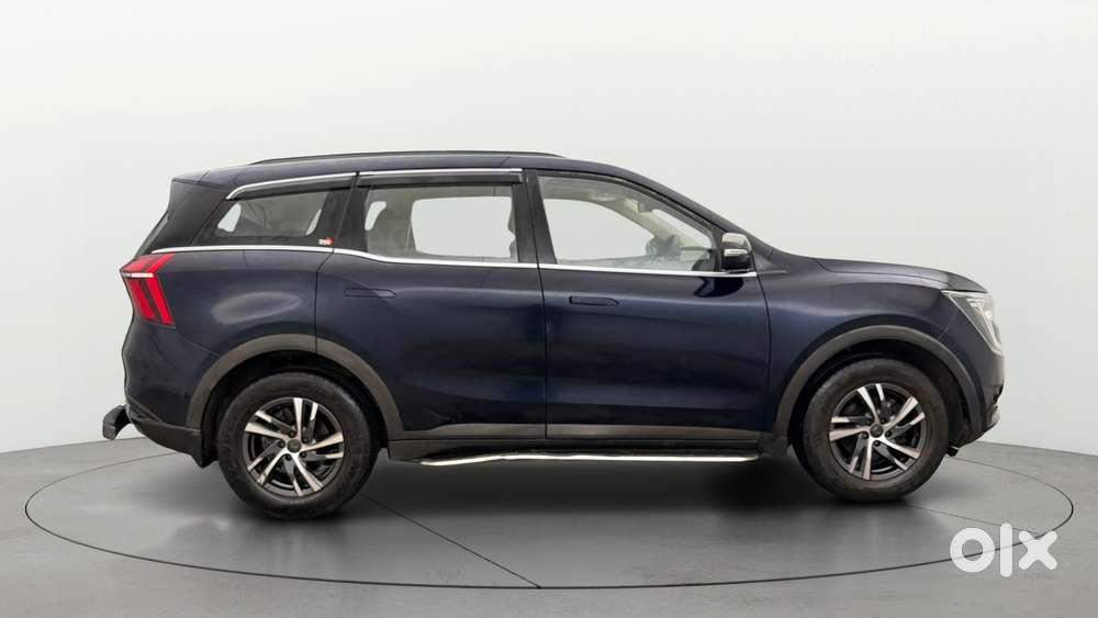 Mahindra Xuv700 2.0 Ax 5 Petrol Mt 7 Str, 2023, Petrol