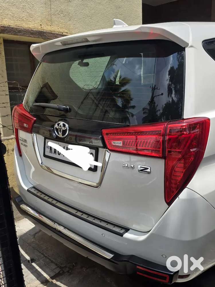 Toyota Innova Crysta 2025