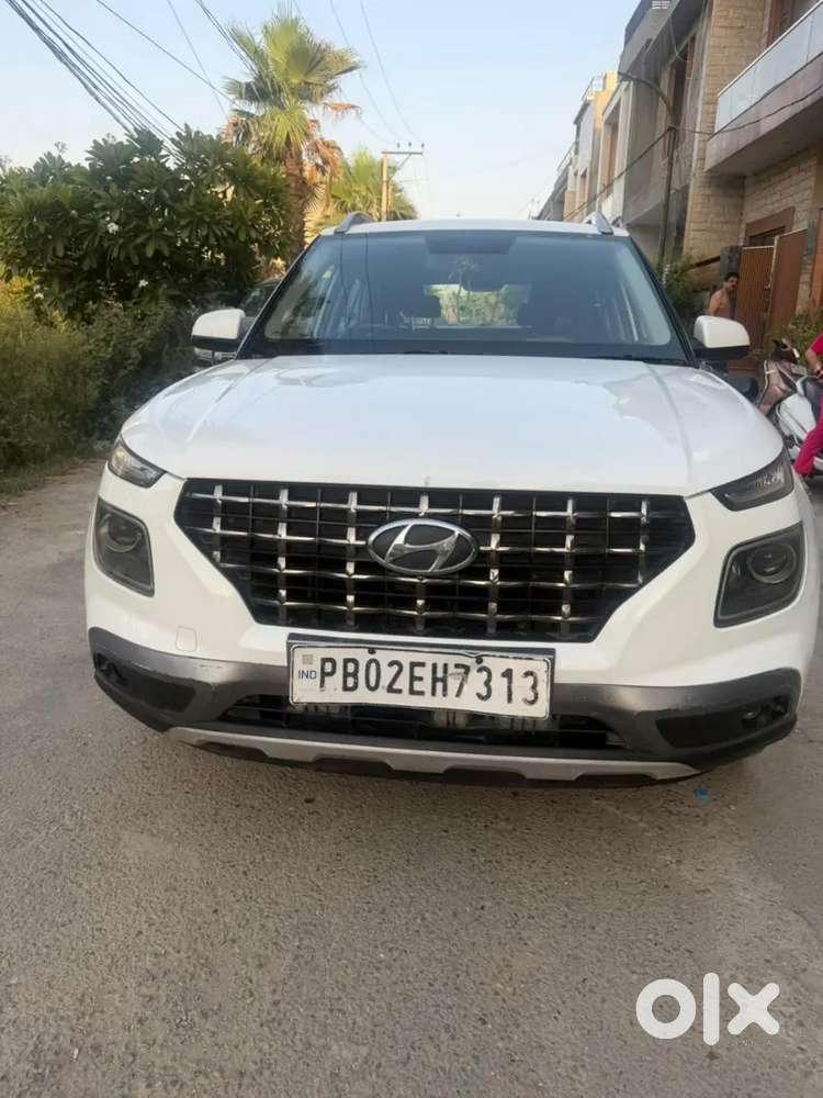 2022 Model Venue 
Sx Optional Diesel
Sunroof