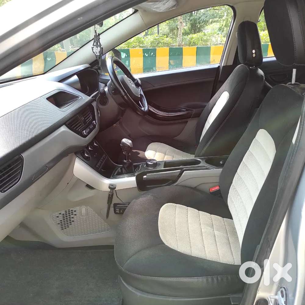Tata Nexon Xm Petrol (2017–2020)  Well Maintained  5-star Safety