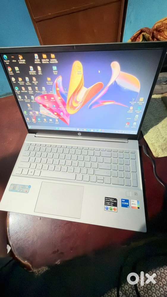 HP pavilion EG2002TU 3 year old No scratch | working condition