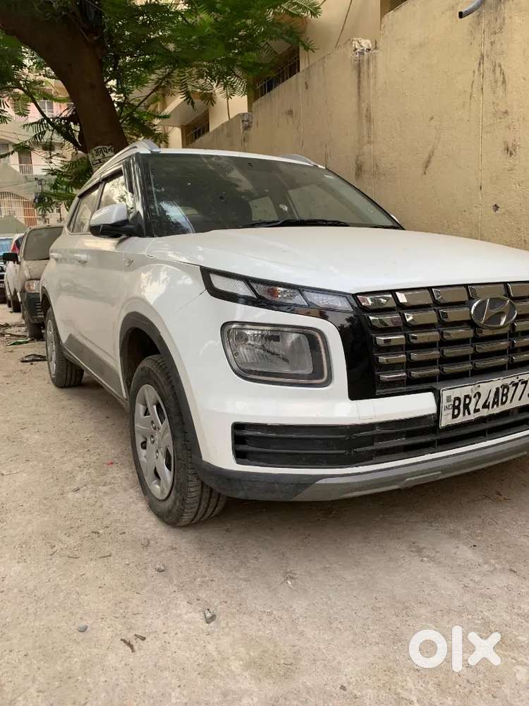 Hyundai Venue 1st Owner 2020 18000km Petrol Service Records