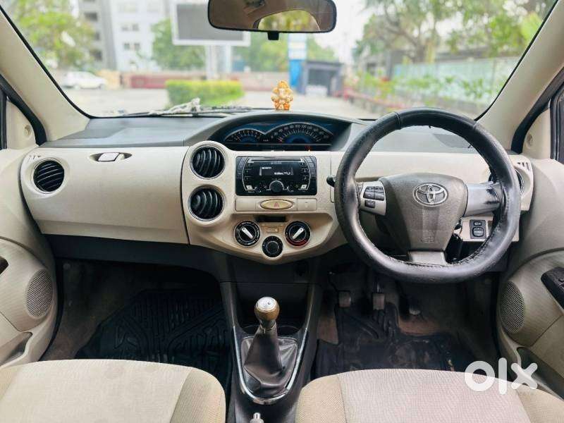 Toyota Etios Liva Vx Dual Tone, 2015, Petrol