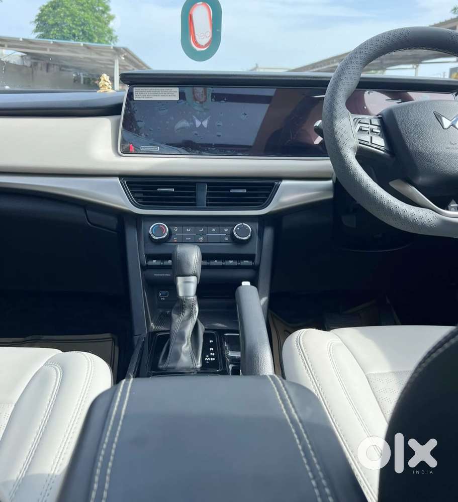 Mahindra Xuv700 2.2 Ax 5 Diesel At Str, 2024, Diesel
