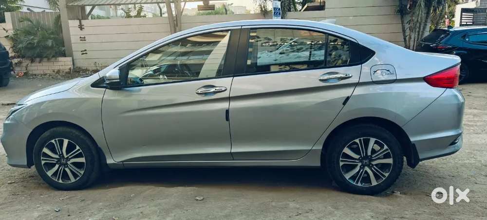 Honda City 2019 ,  Variant, First Owner, Lunar Silver Metallic Color.