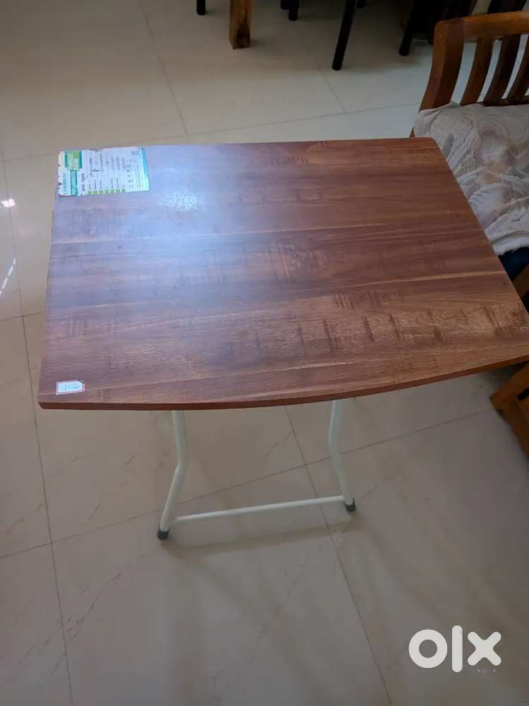 Foldable table