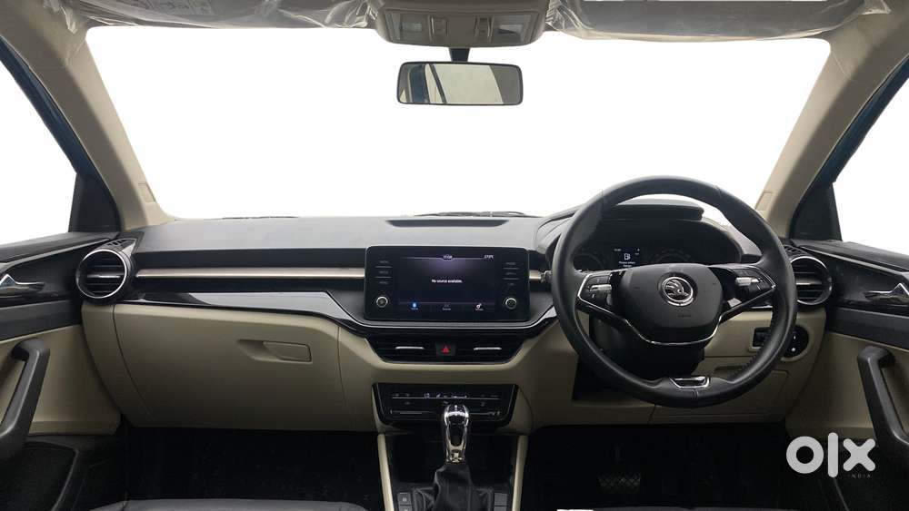 Skoda Slavia 1.0 Ambition Tsi At, 2023, Petrol