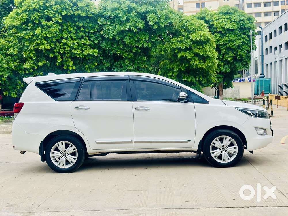Toyota Innova Crysta 2.8 Zx At 7 Seater, 2017, Diesel