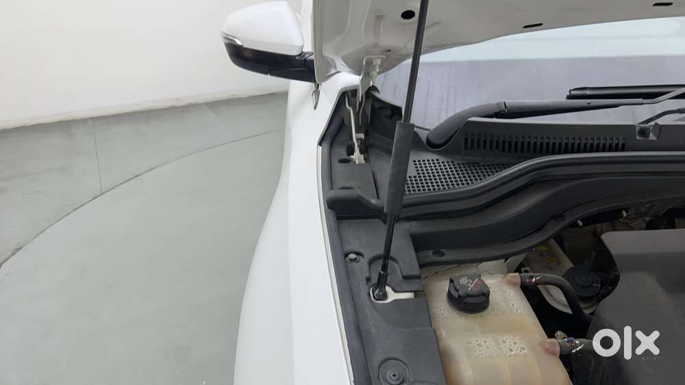 Mahindra Xuv700 2.0 Ax 7 Petrol At Str, 2024, Petrol