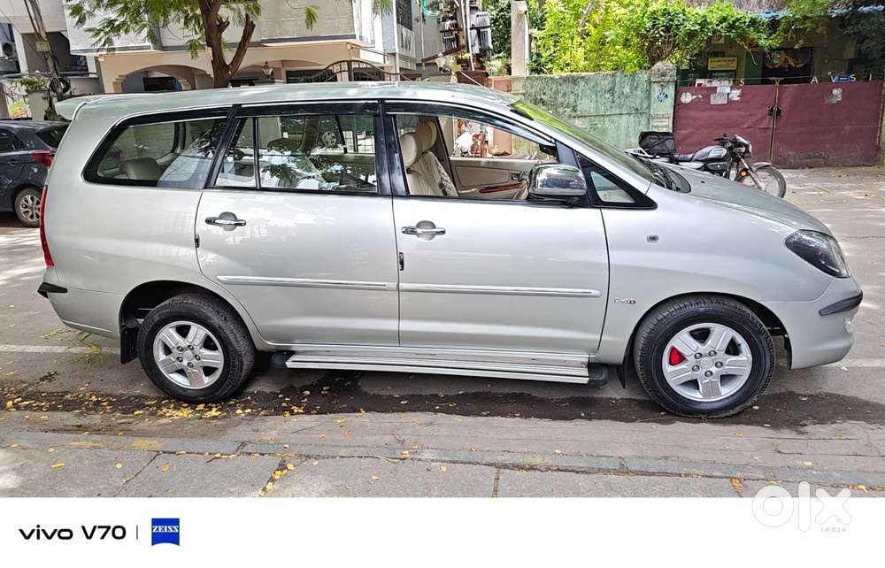 Toyota Innova 2.5 V Diesel 8-seater, 2008, Diesel