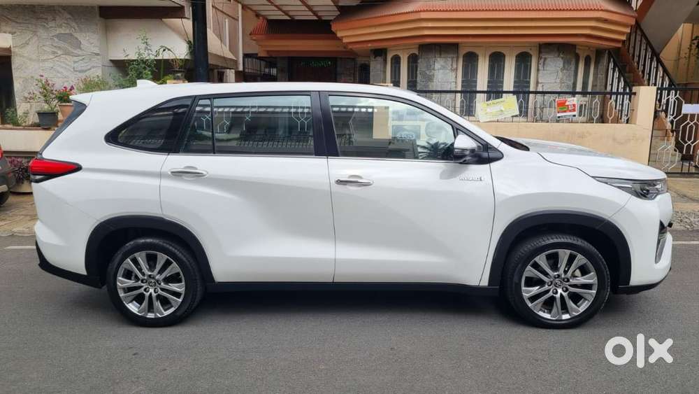 Toyota Innova Hycross 2.0 Zx (o) Hybrid 7 Str, 2024, Petrol