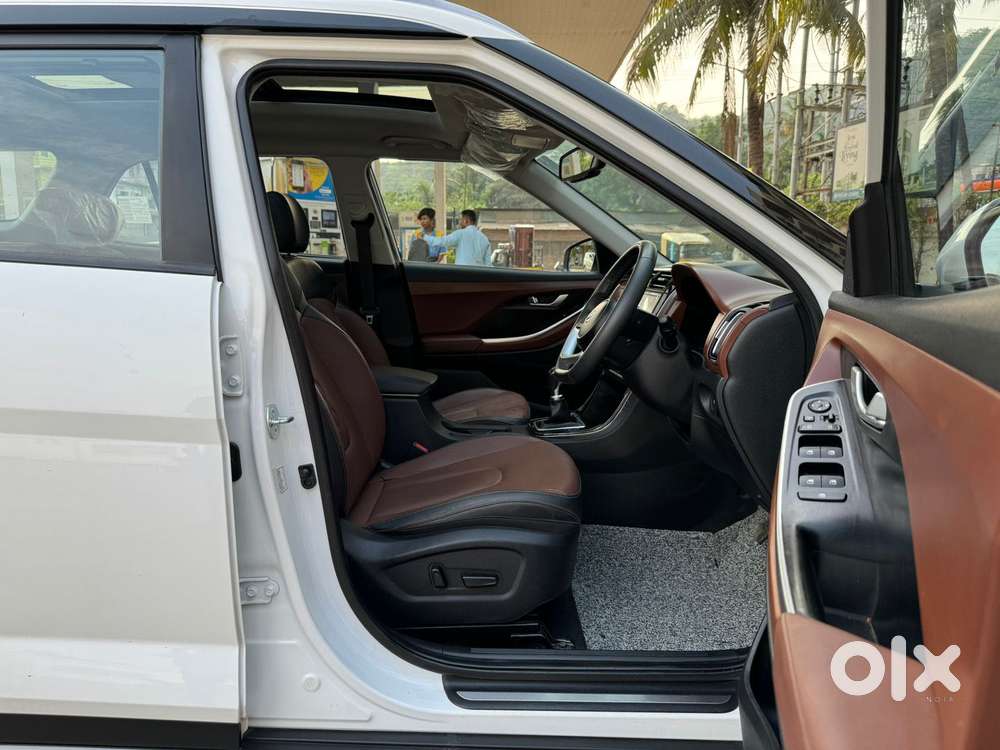 Hyundai Alcazar Platinum 7 Str 1.5 Turbo Petrol Adventure, 2023, Pet..