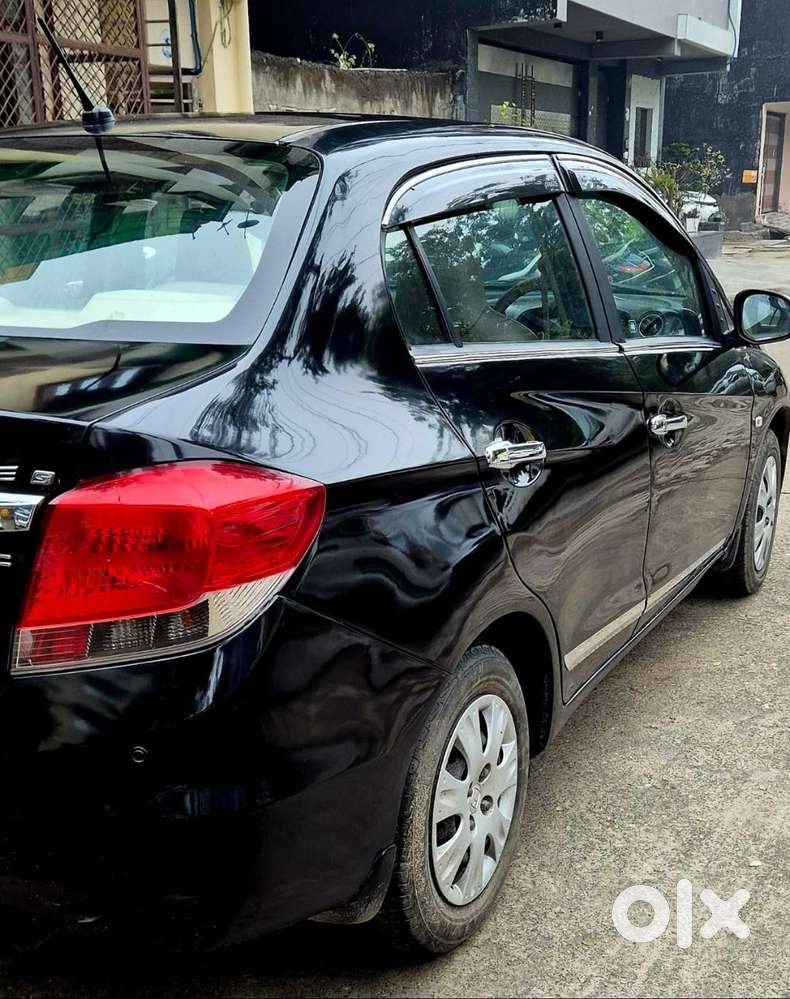 Honda Amaze For Sale. Petrol + Cng. Well Maintained Car With Lcd Scree