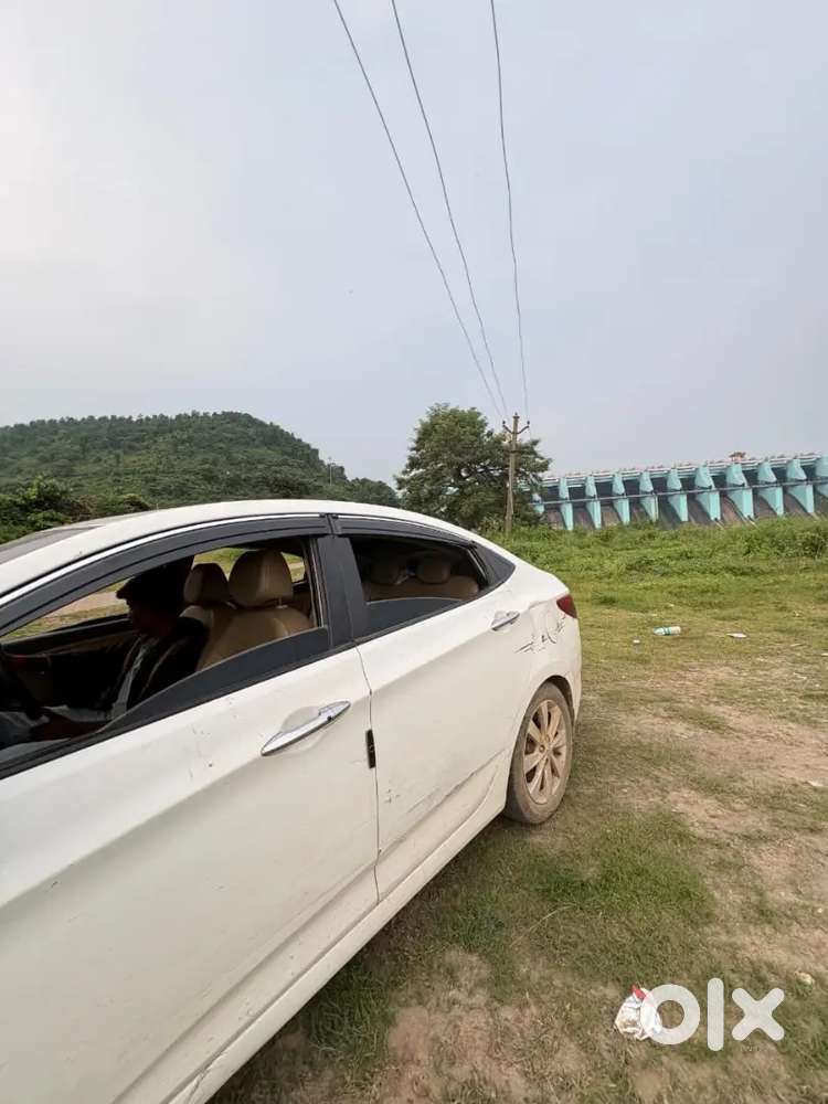 Hyundai Verna Fluidic 2011 Petrol At