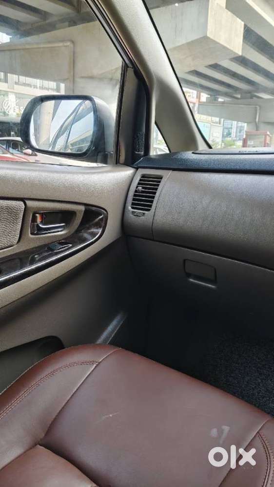 Toyota Innova 2.5 Vx 8 Str Bs-iii, 2015, Diesel