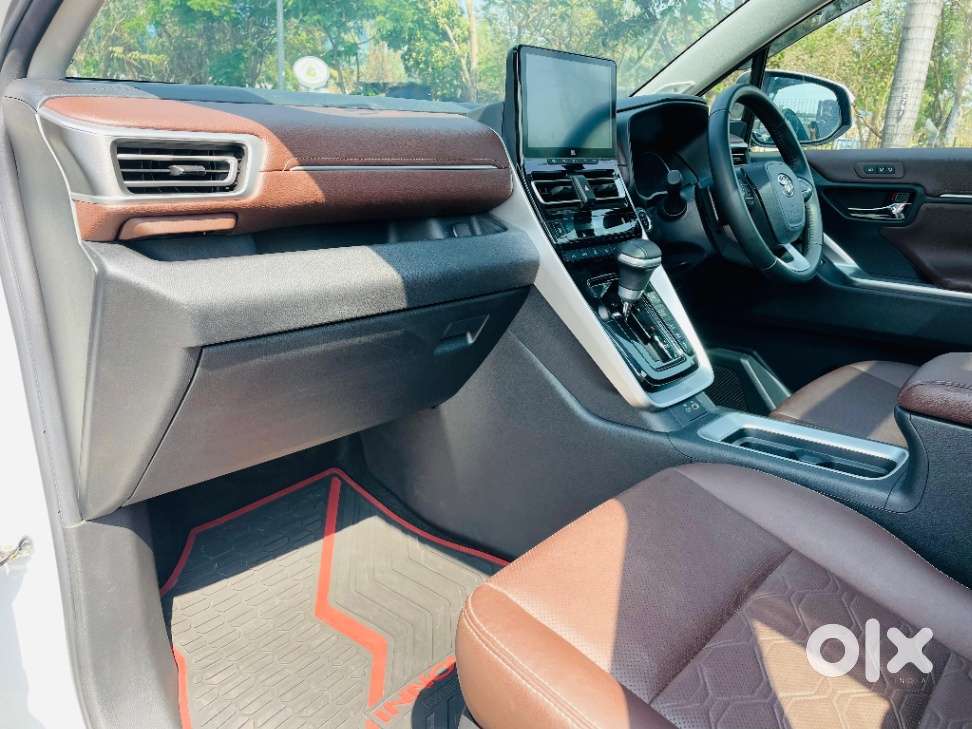 Toyota Innova Hycross 2.0 Zx (o) Hybrid 7 Str, 2024