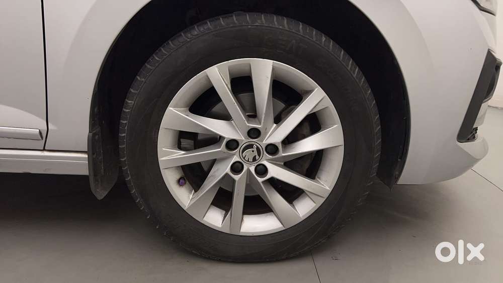 Skoda Slavia Ambition 1.0l Tsi At, 2022, Petrol