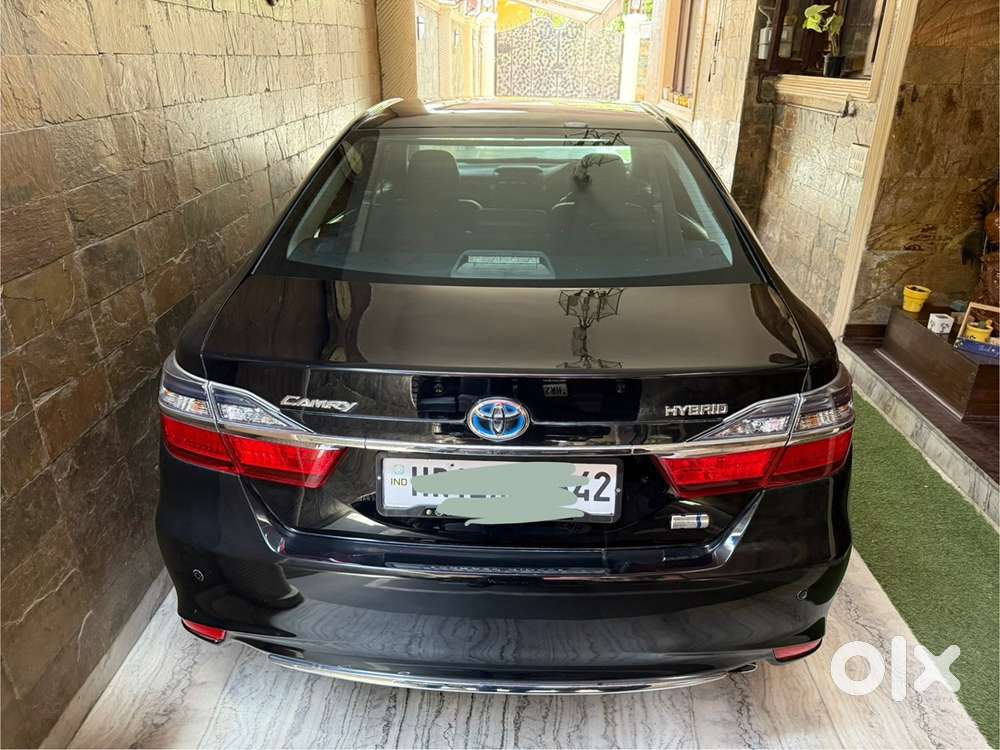 Toyota Camry Hybrid 2018 Km Driven