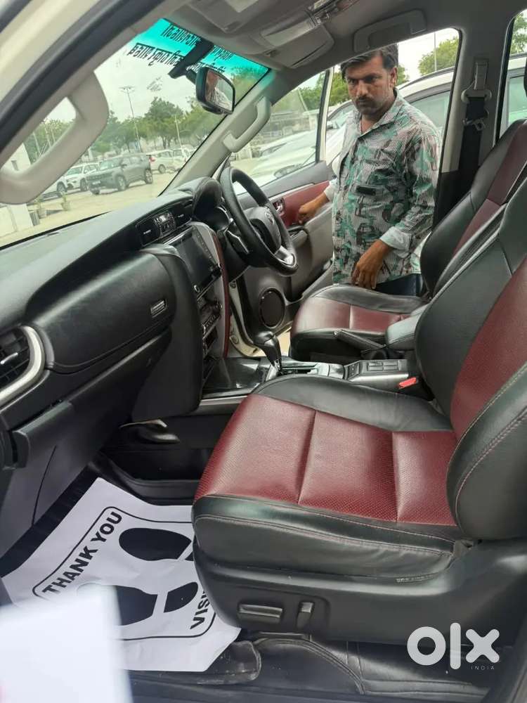 Toyota Fortuner Legender 2023