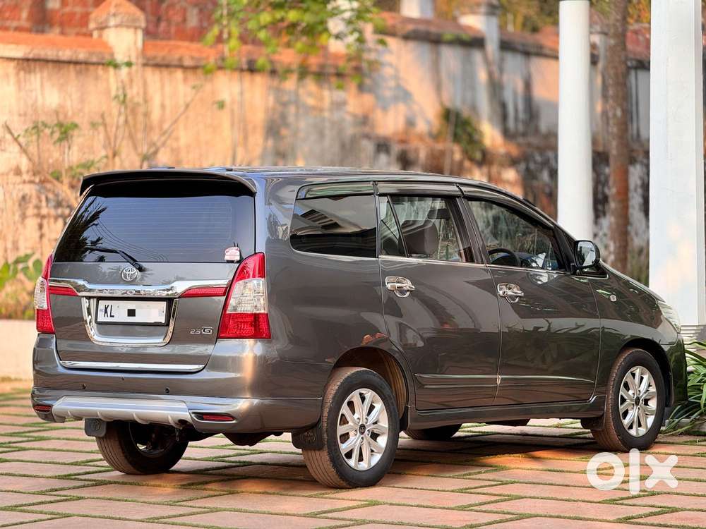 Toyota Innova 2.5 G (diesel) 8 Seater Bs Iv, 2014, Diesel