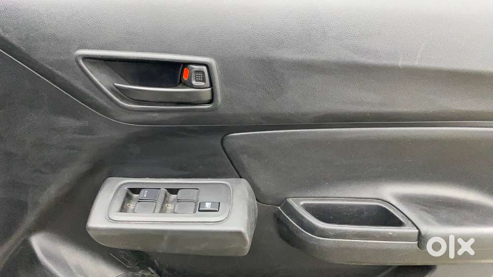 Maruti Suzuki Swift Vvt Lxi, 2022, Petrol